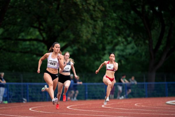 Anna Semler (LC Paderborn) ueber 200m am 14.05.2022 beim Nationalen Leichtathletik-Meeting im Erika-Fisch-Stadion in Hannover